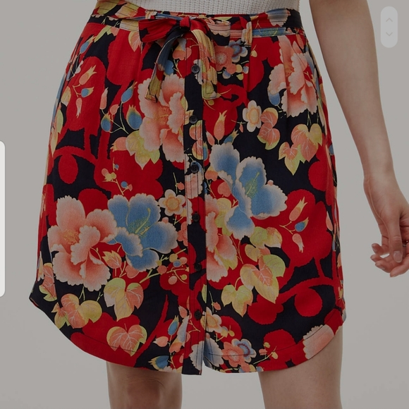 LOFT Dresses & Skirts - 🆕️NWT Loft red floral skirt lined self belt